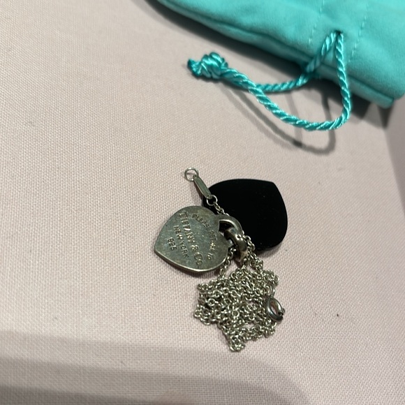 Tiffany And Co, beautiful necklace with black detail - Picture 5 of 7